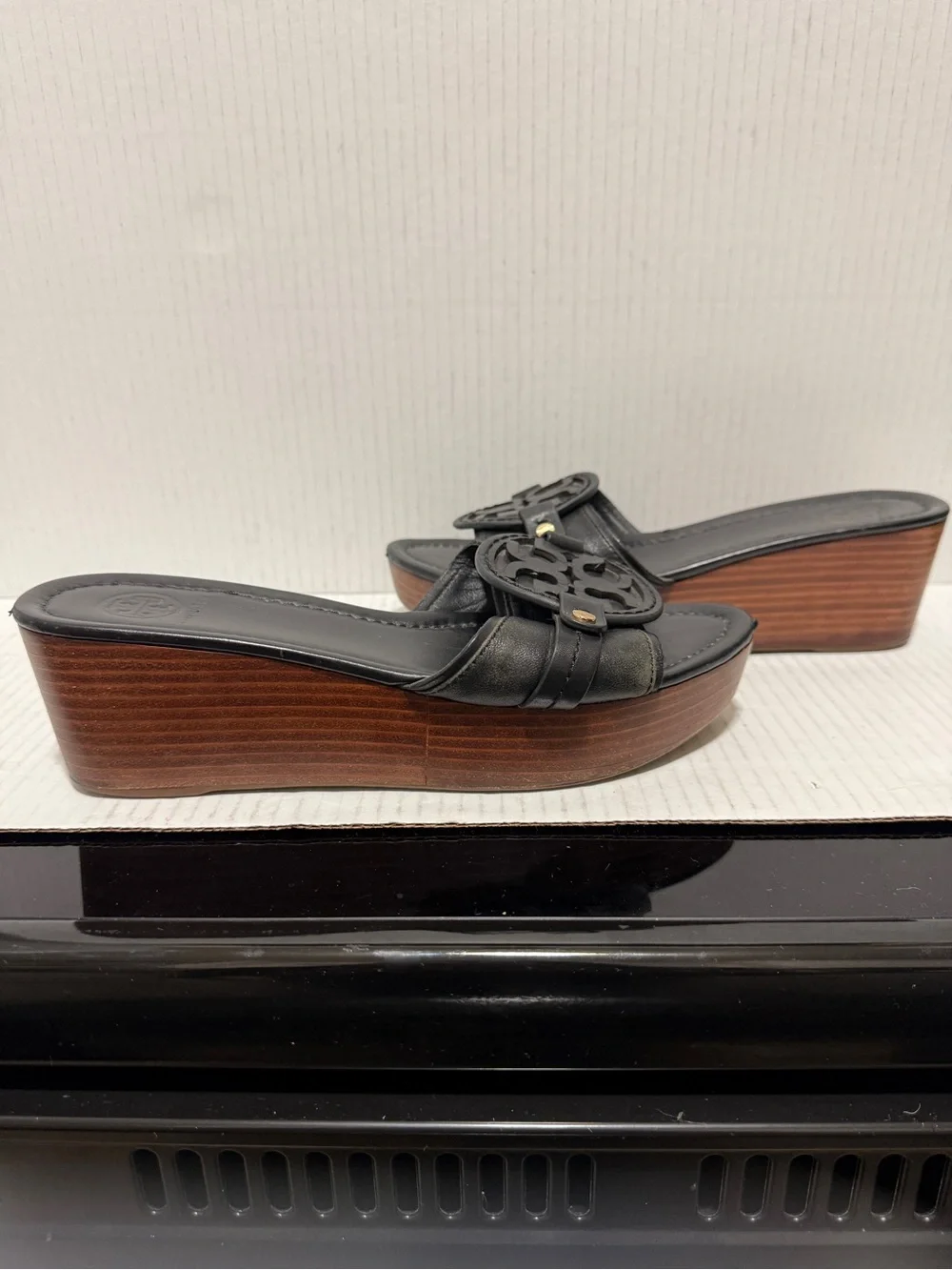 Tory Burch Madalena Black Leather Wedge Slide Sandals Double T Logo Platform 8 - Picture 11 of 11